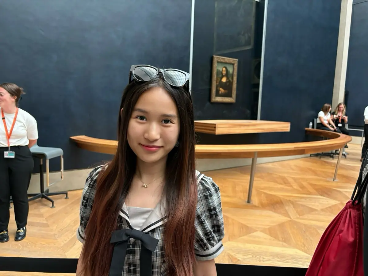 Lavonda at the Louvre with the Mona Lisa